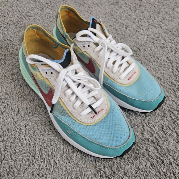 Nike Waffle One SE in Mint Foam / University Red Sneakers Size 9.5 Men - Picture 2 of 9